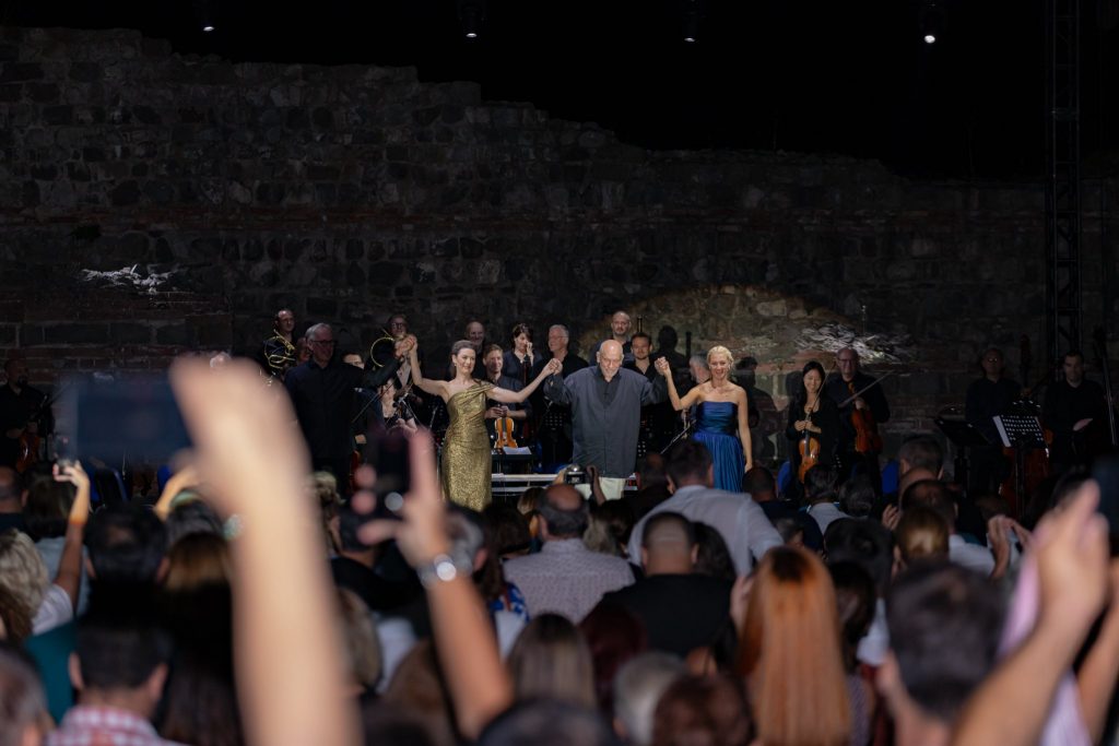 Džon Malkovič i „Paklena komedija“ oduševili publiku na antičkom nalazištu Feliks Romulijana